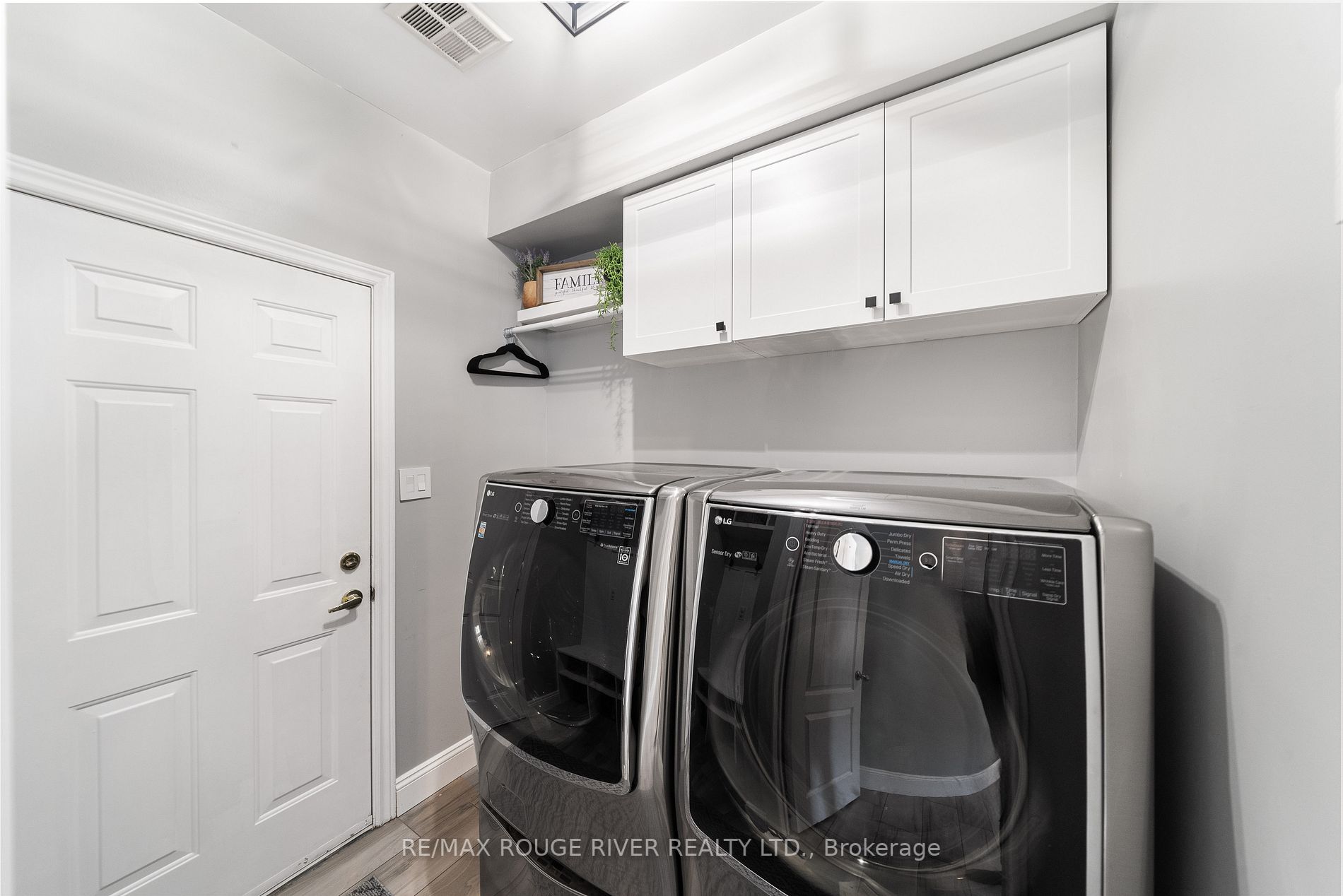 2353 Canterbury Cres