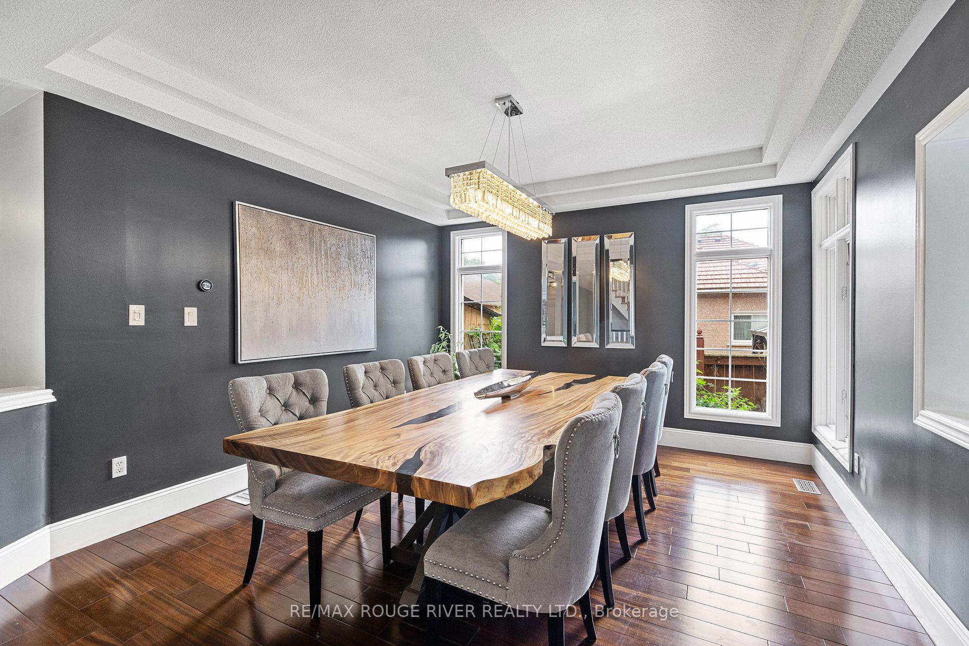 2353 Canterbury Cres