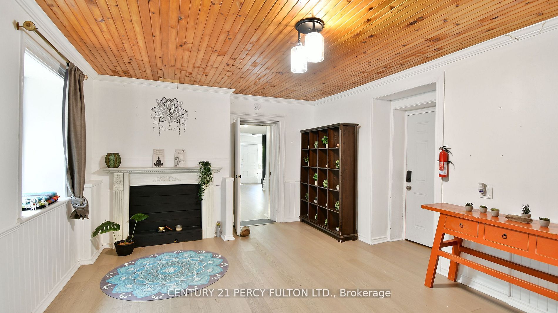 2319 Wildwood Cres