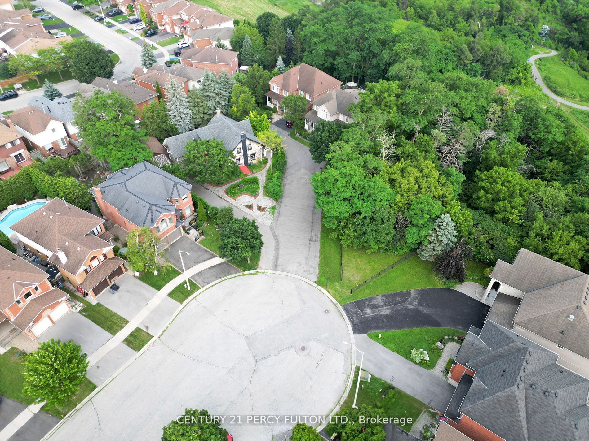 2319 Wildwood Cres