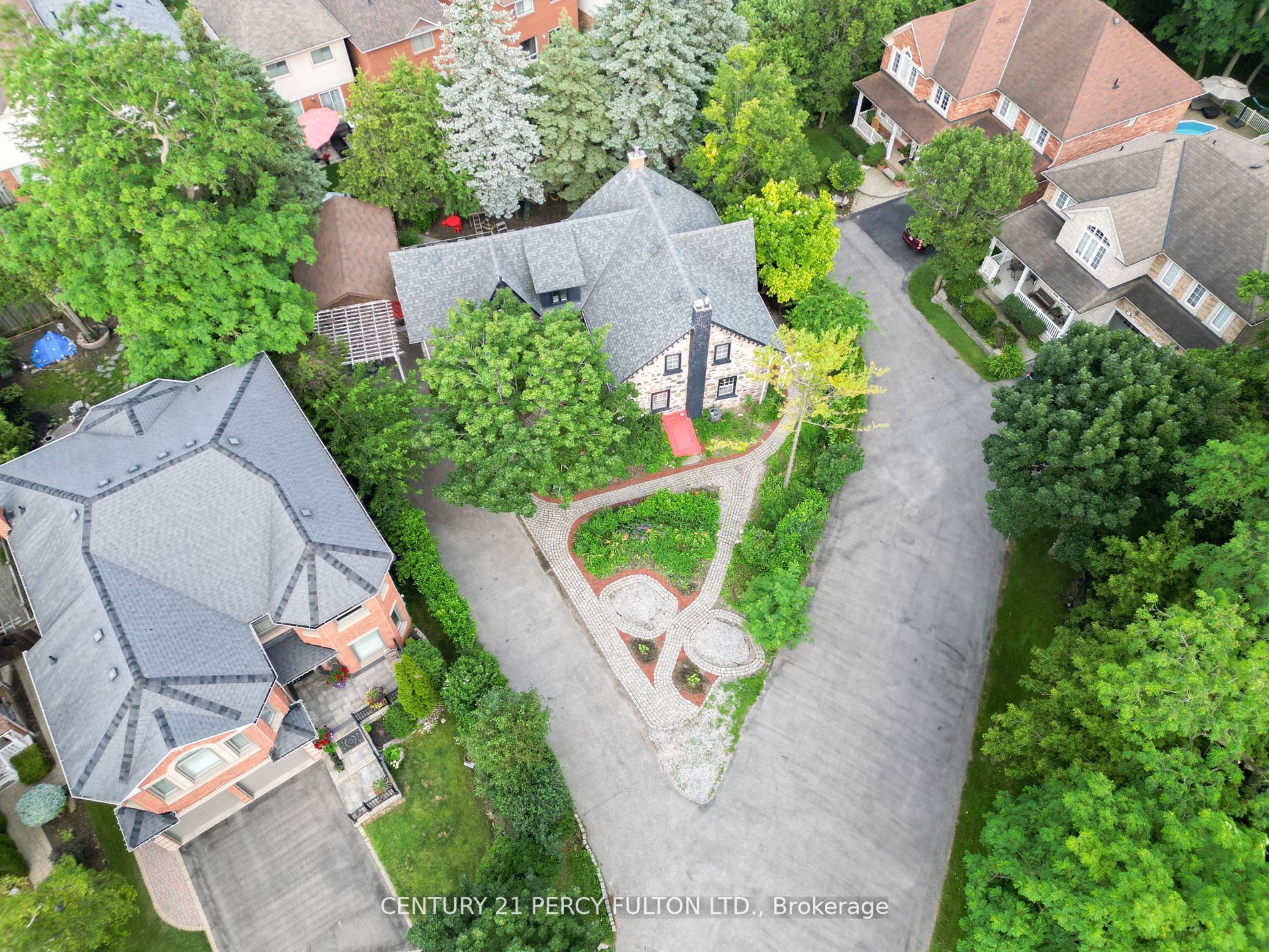 2319 Wildwood Cres