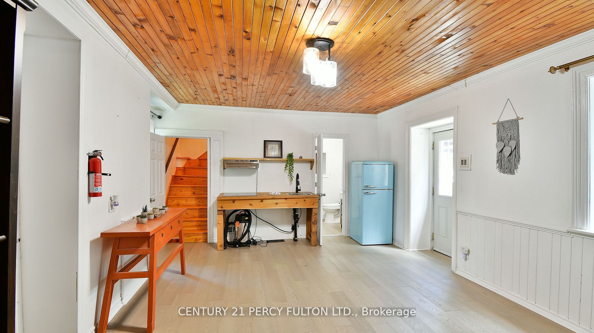2319 Wildwood Cres