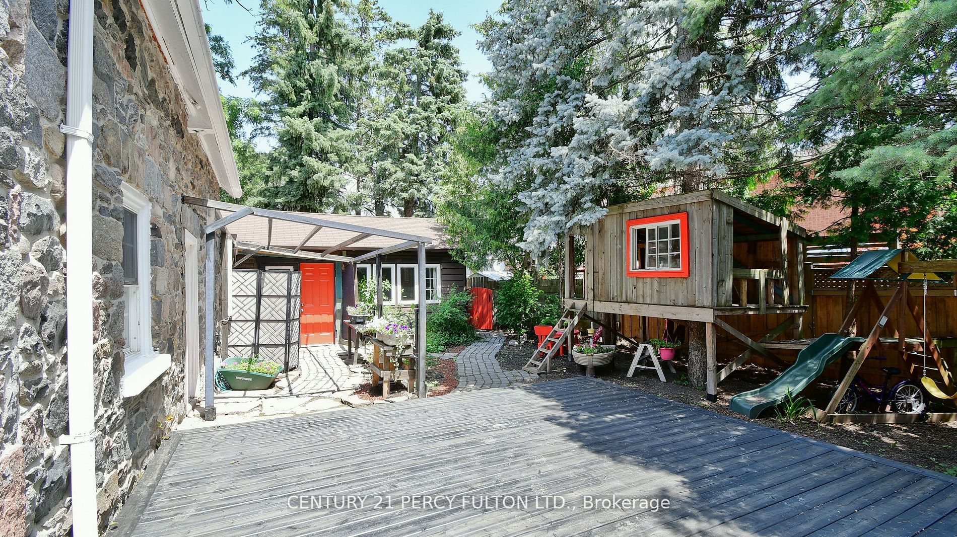 2319 Wildwood Cres