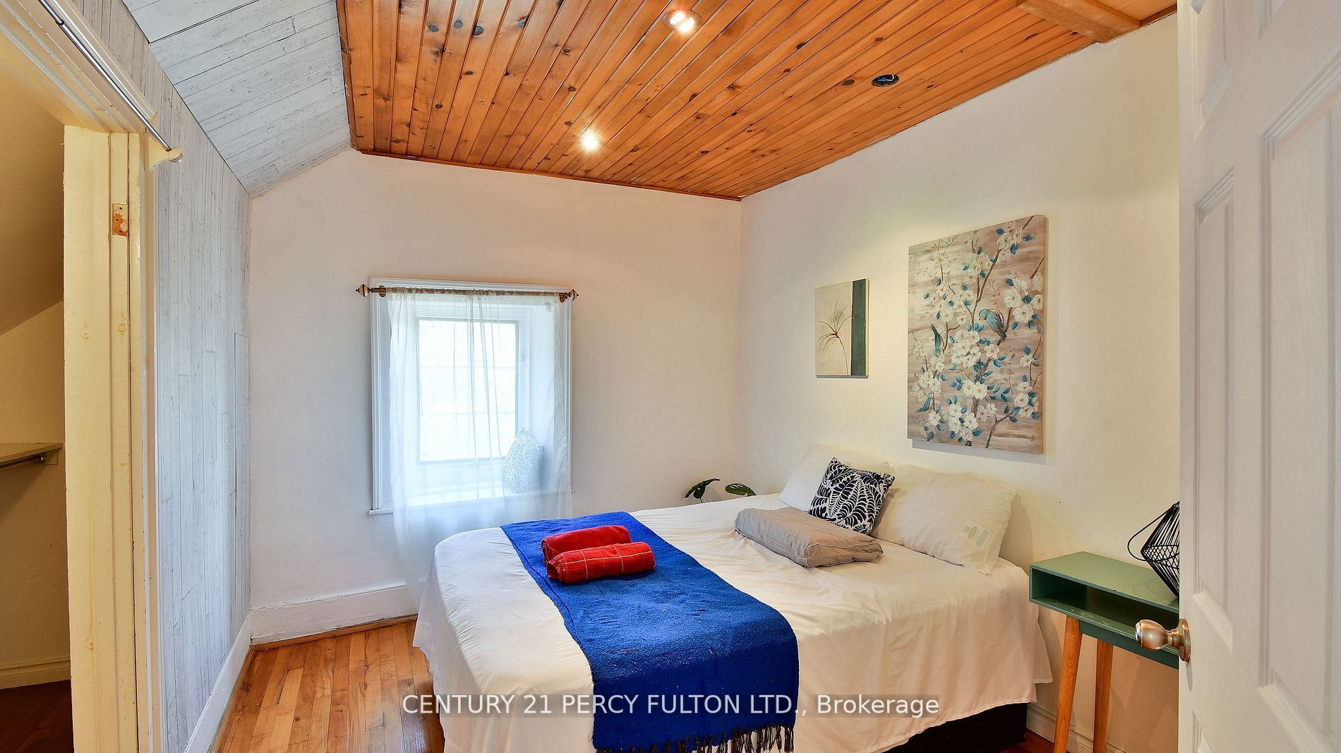 2319 Wildwood Cres