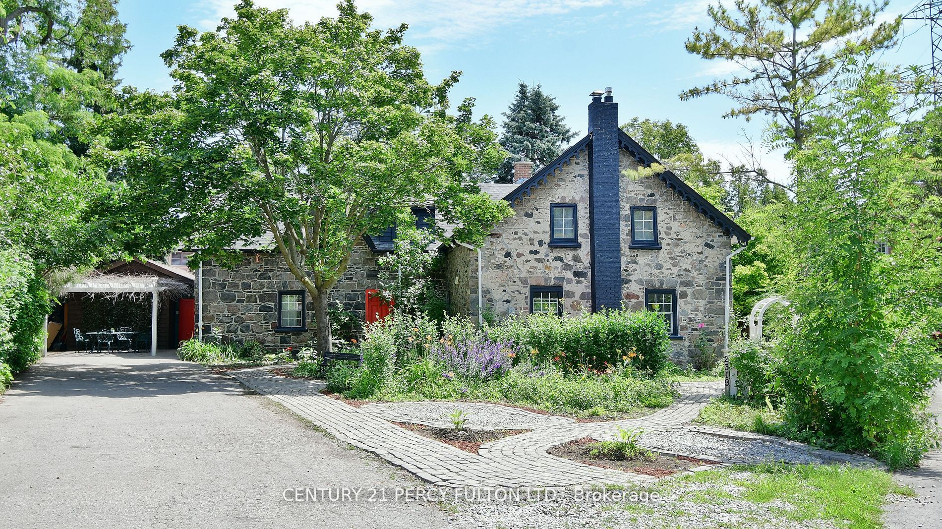 2319 Wildwood Cres