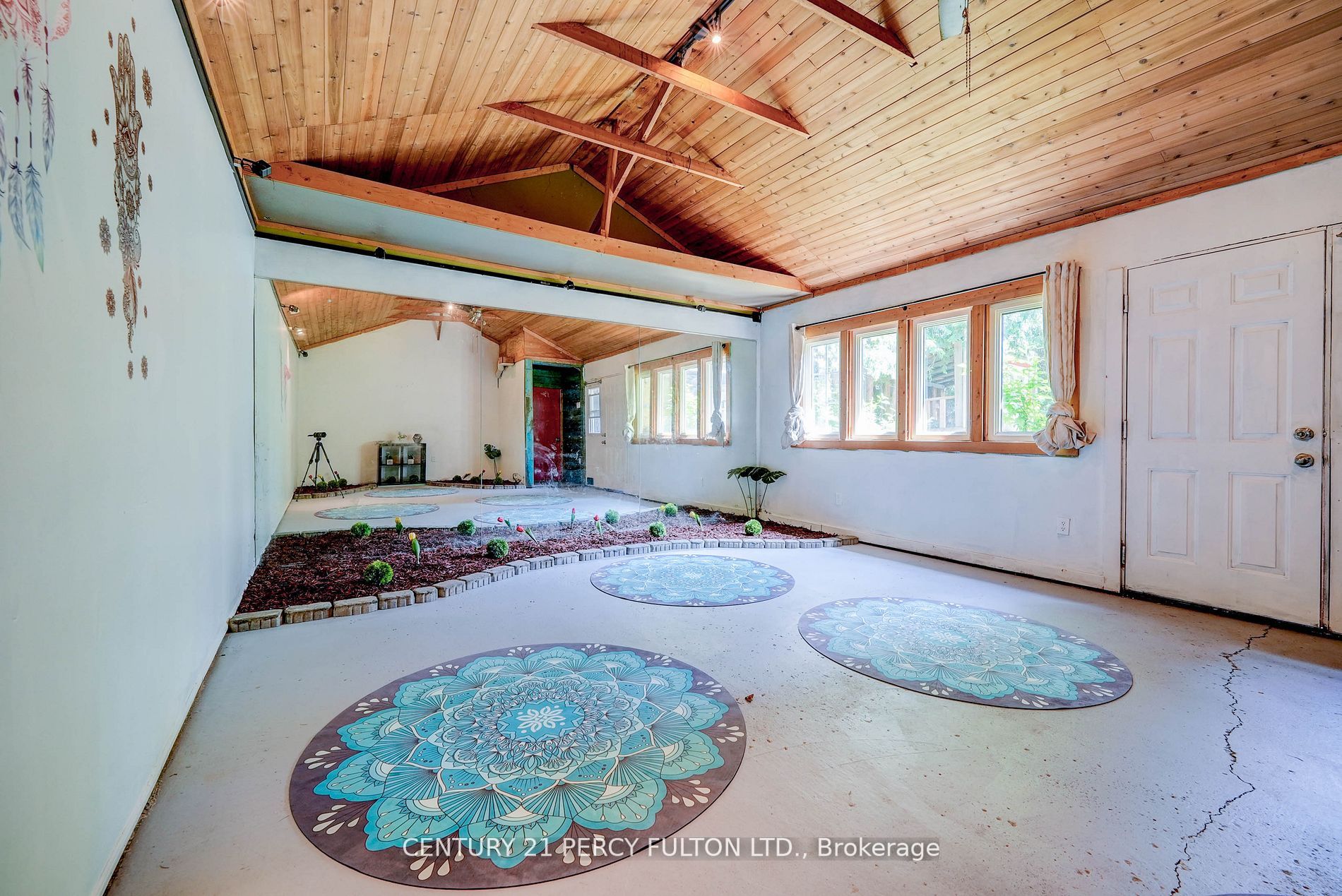 2319 Wildwood Cres