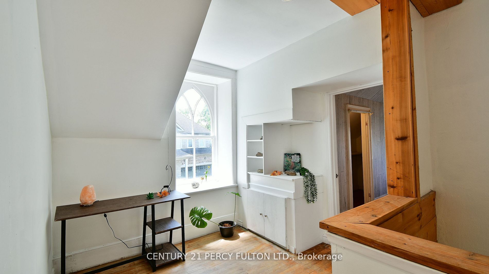 2319 Wildwood Cres