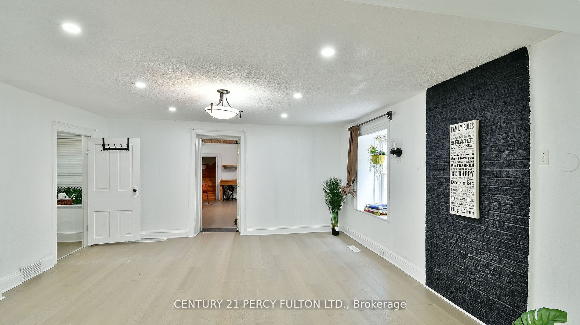 2319 Wildwood Cres
