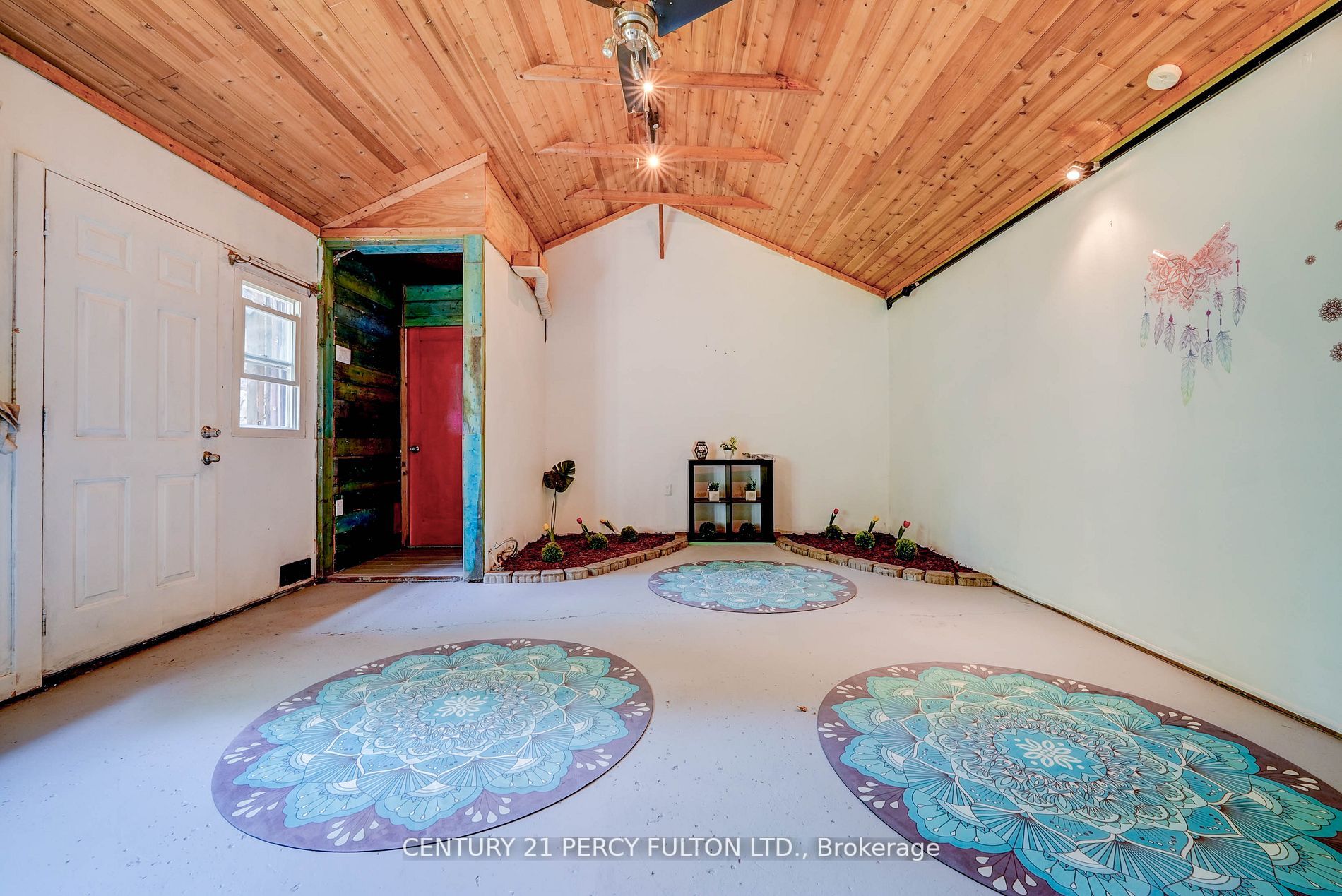 2319 Wildwood Cres