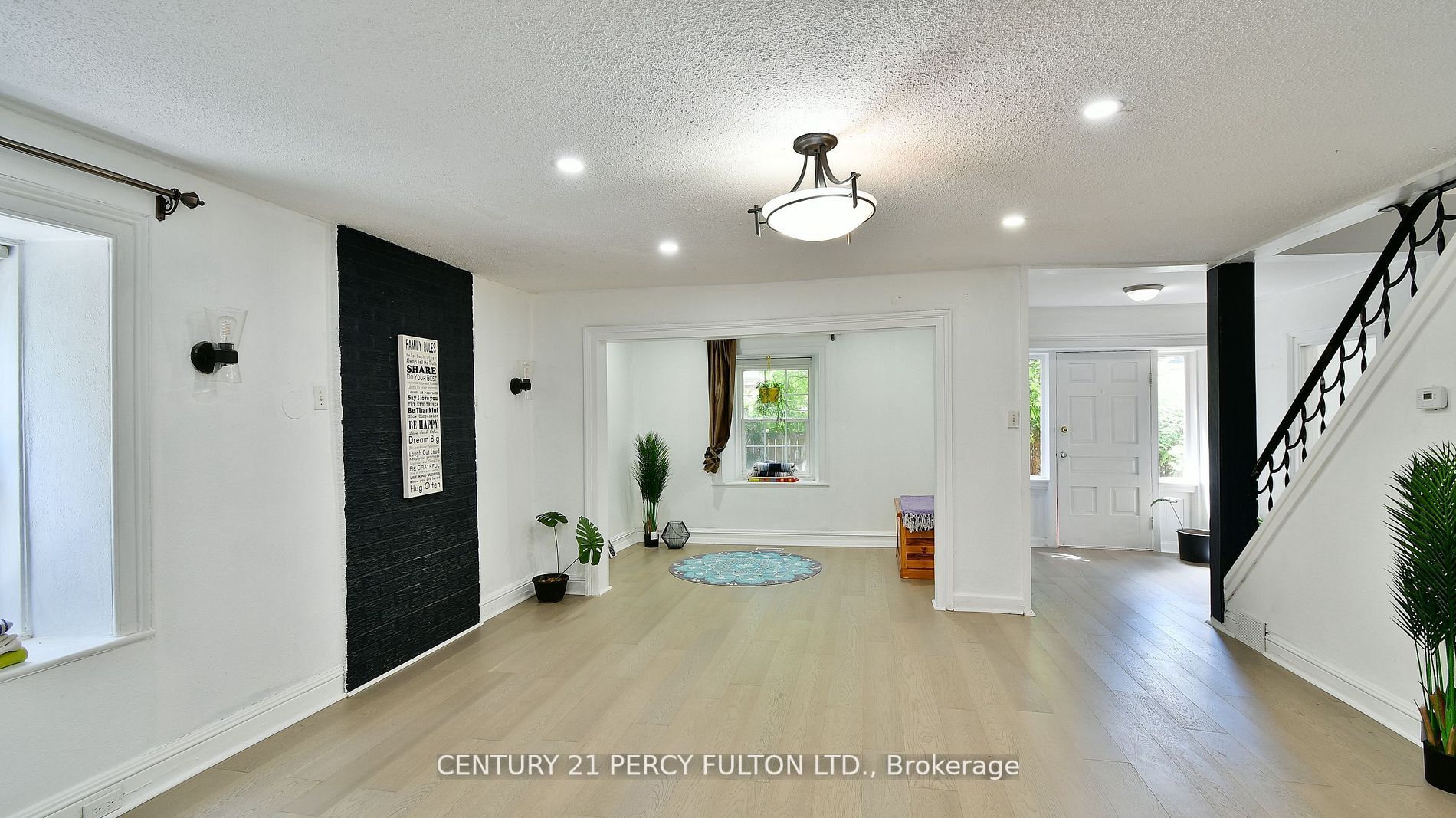 2319 Wildwood Cres