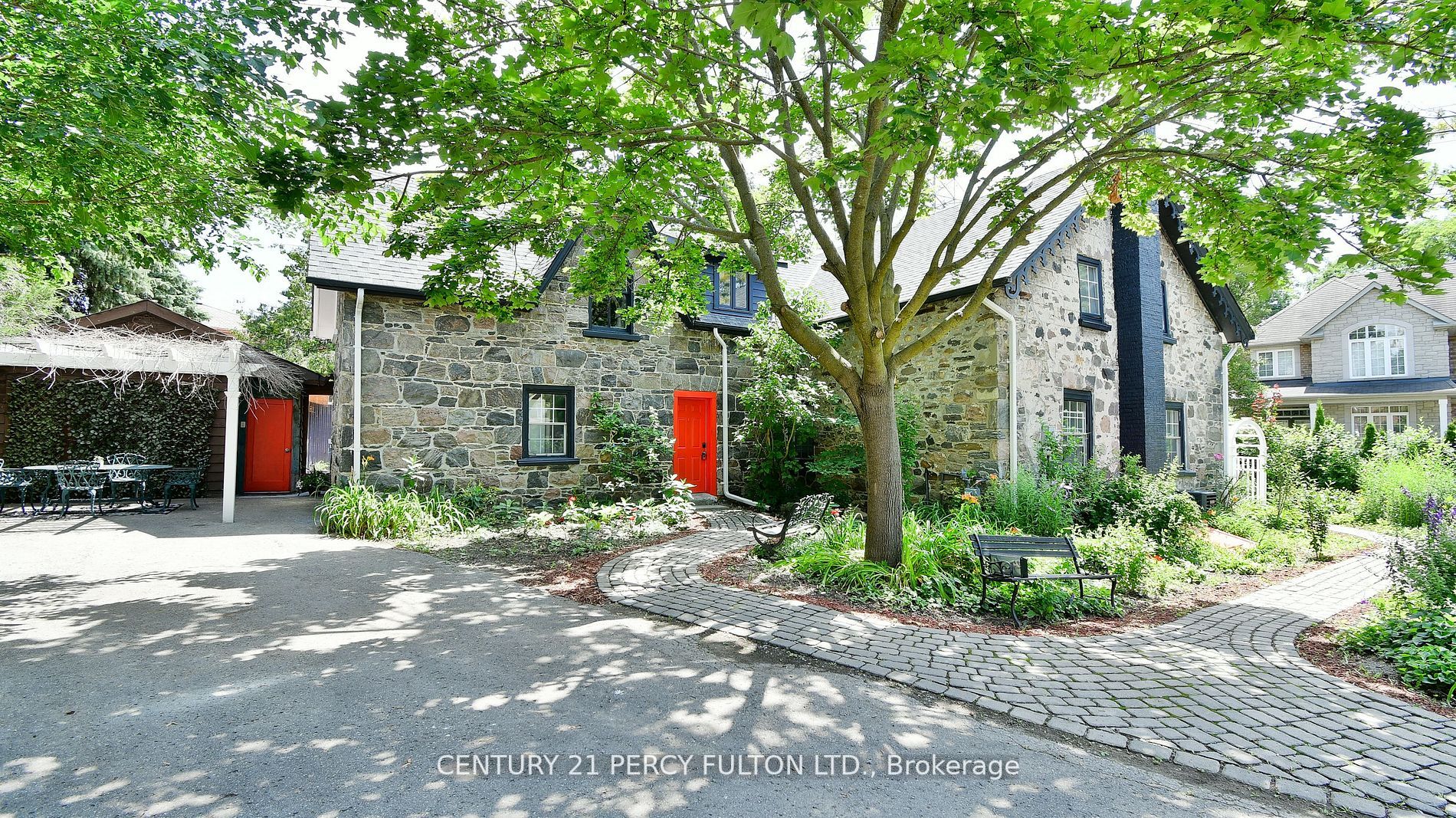 2319 Wildwood Cres