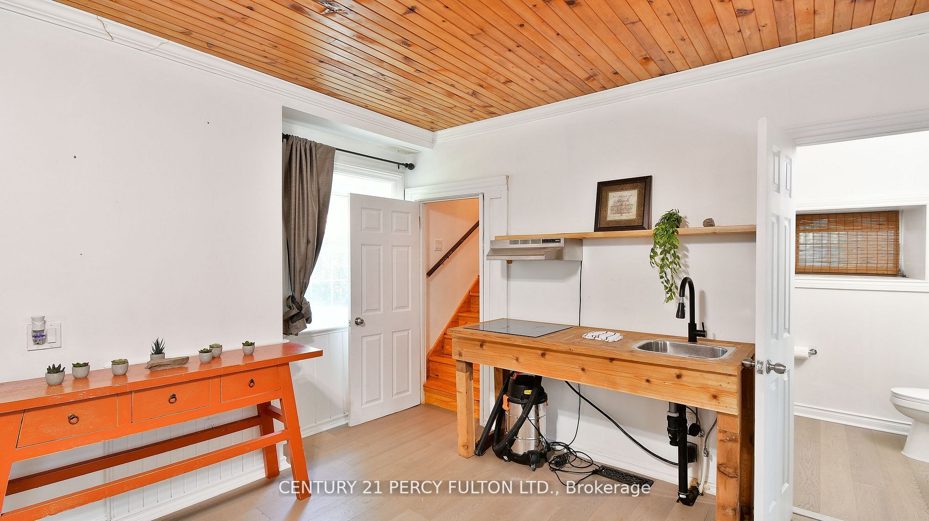 2319 Wildwood Cres