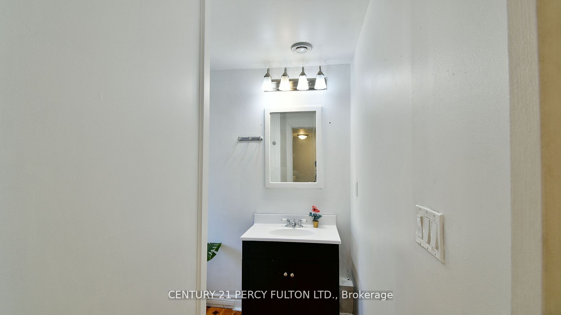 2319 Wildwood Cres