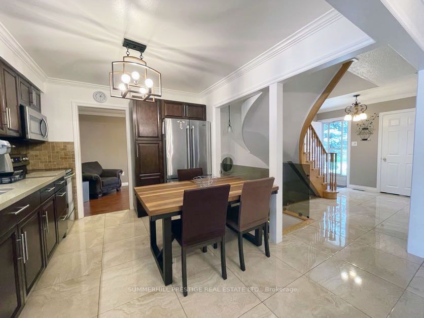 6 Gurr Crescent