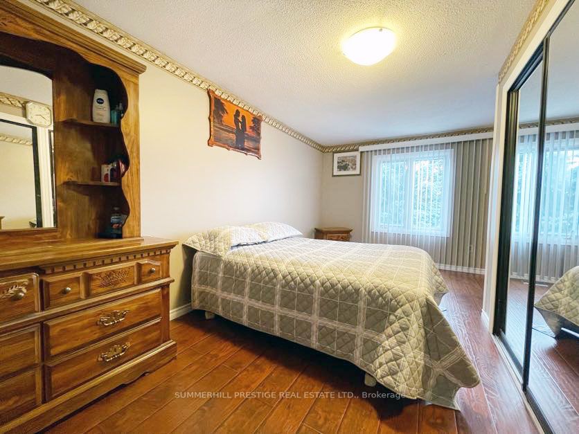 6 Gurr Crescent