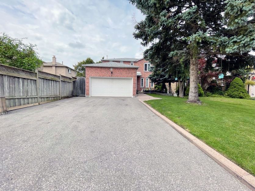6 Gurr Crescent