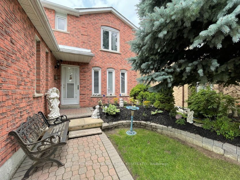 6 Gurr Crescent