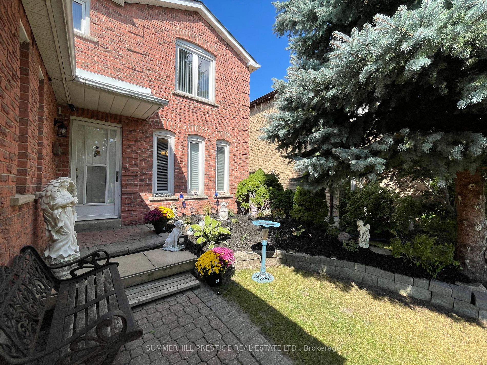 6 Gurr Crescent
