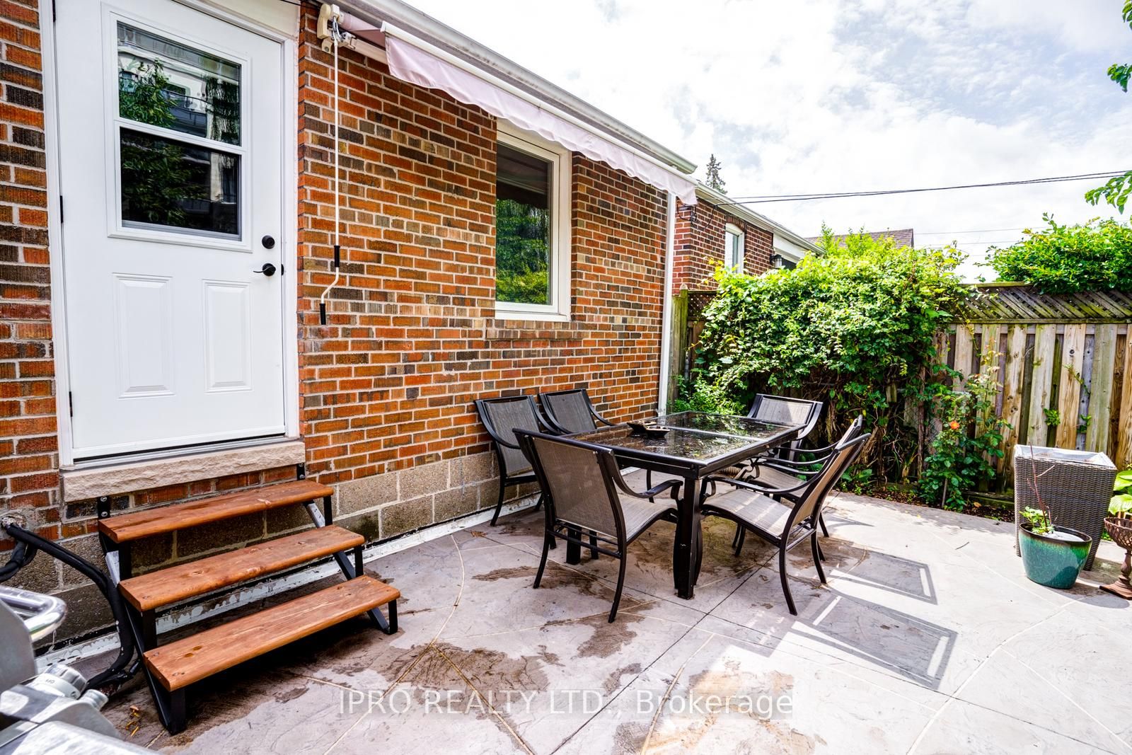 208 Westview Blvd