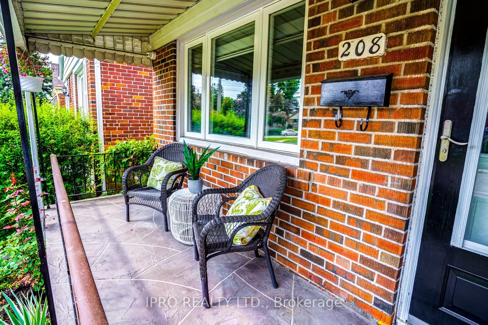 208 Westview Blvd