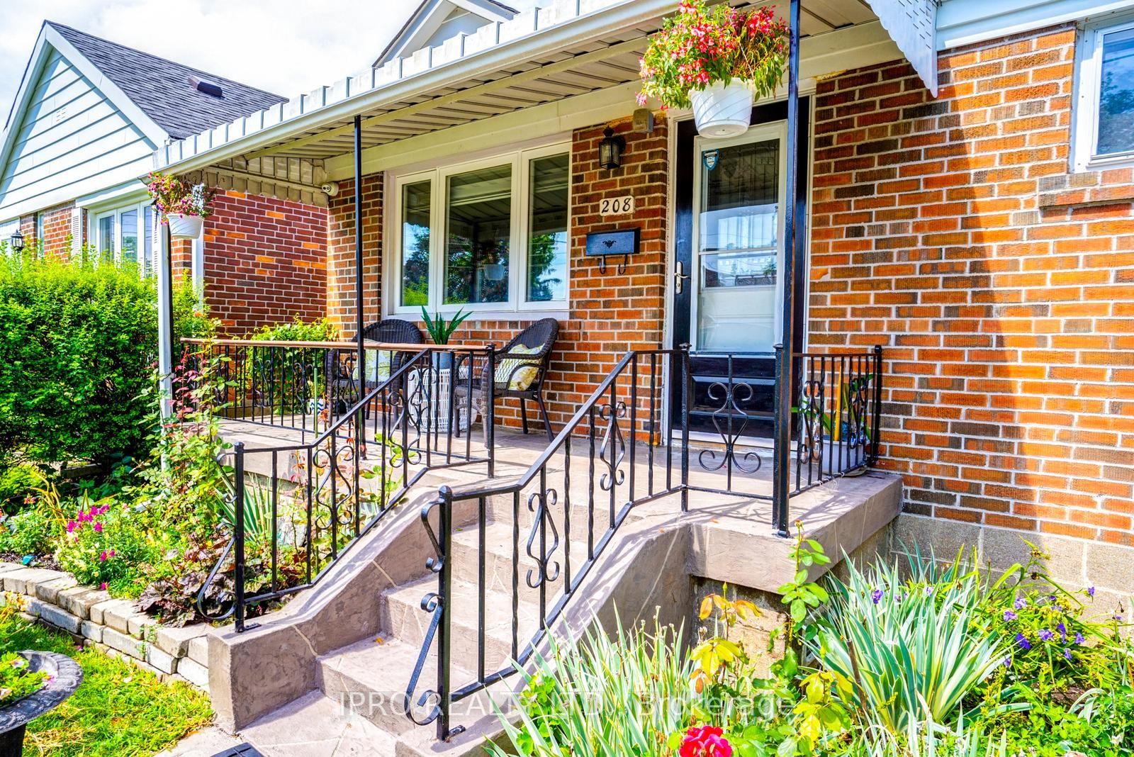 208 Westview Blvd