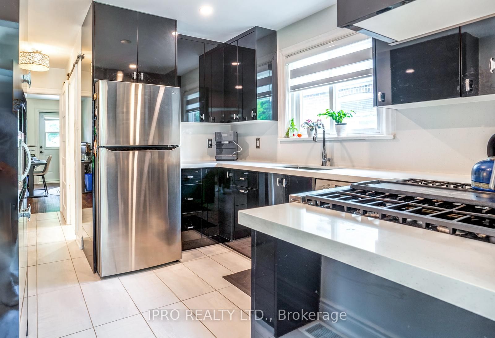 208 Westview Blvd