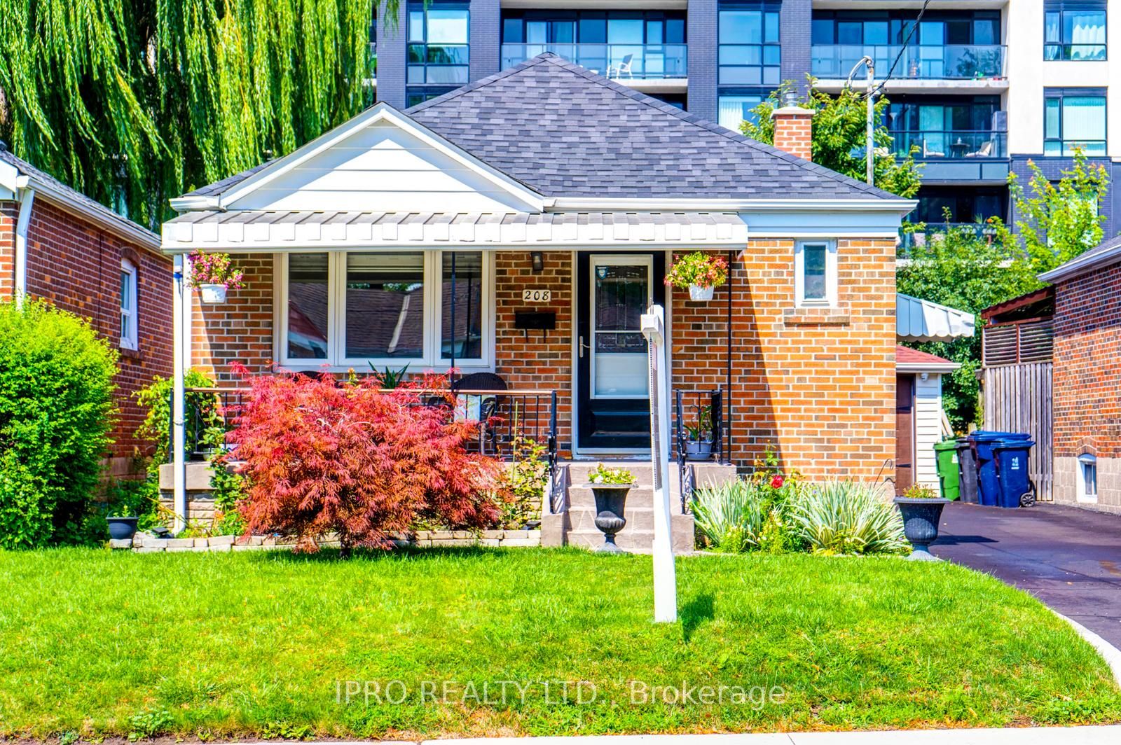 208 Westview Blvd