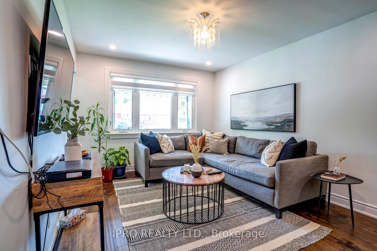 208 Westview Blvd