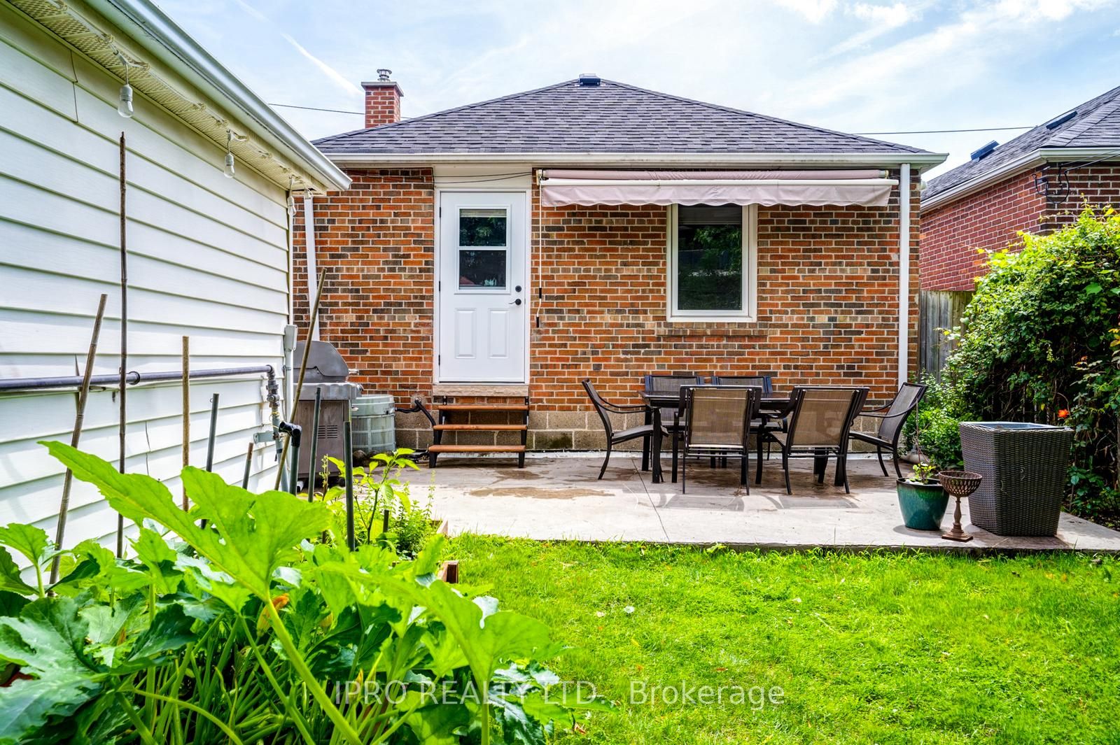 208 Westview Blvd