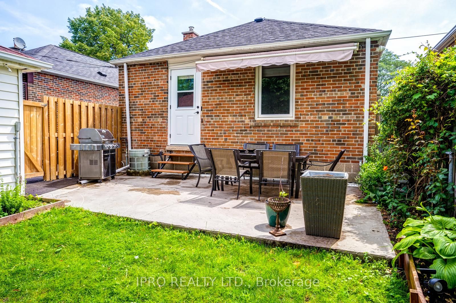 208 Westview Blvd