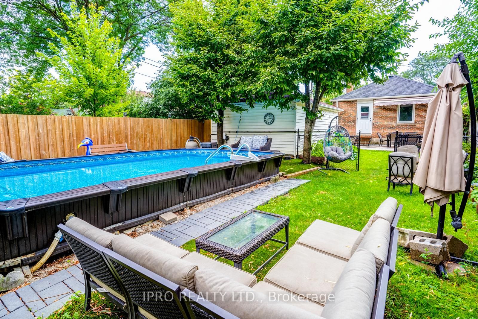 208 Westview Blvd