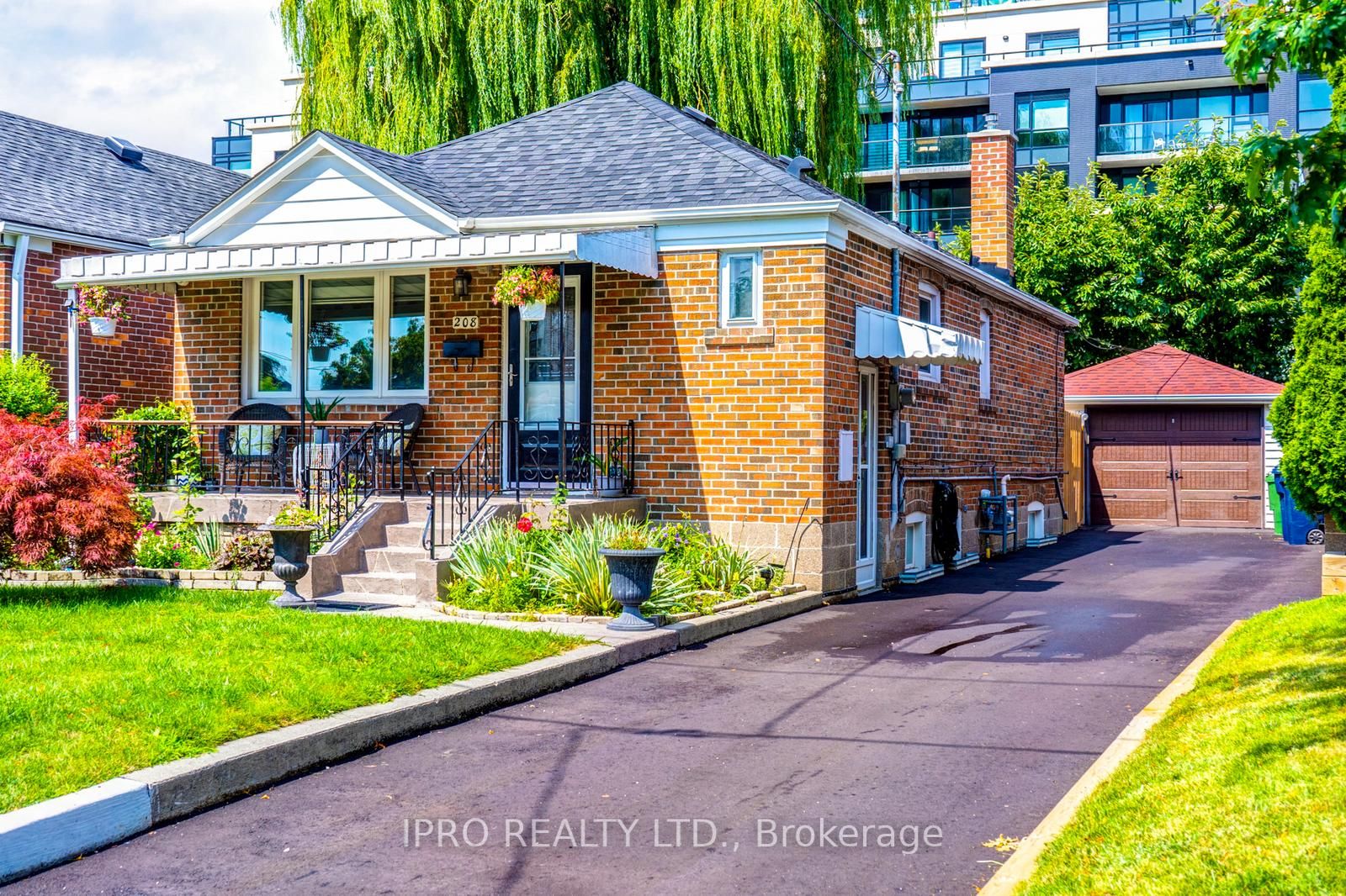 208 Westview Blvd