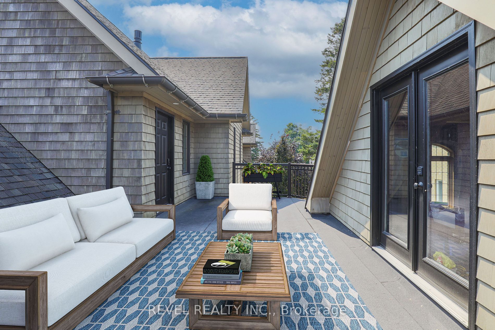 134 Front Street E