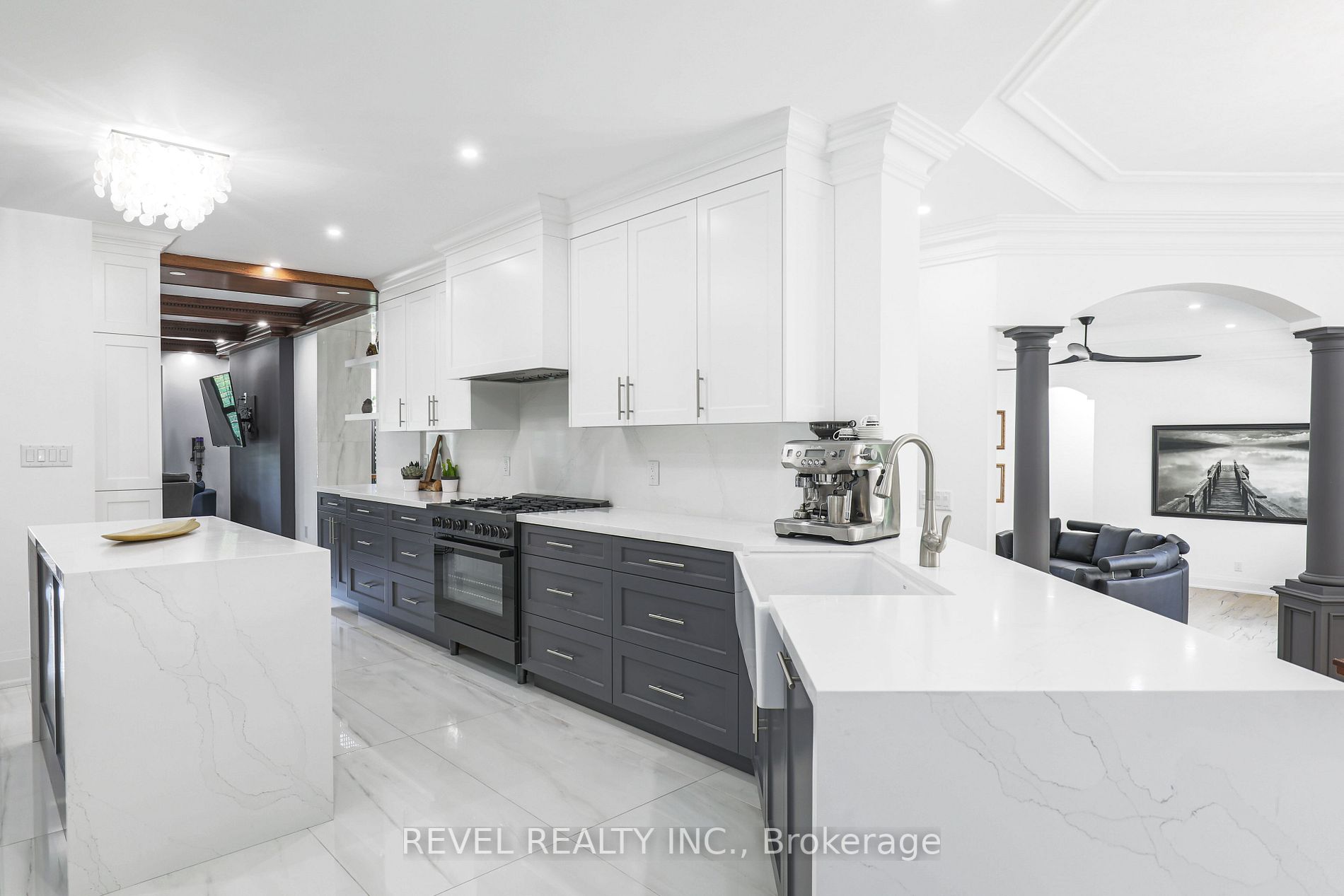 134 Front Street E