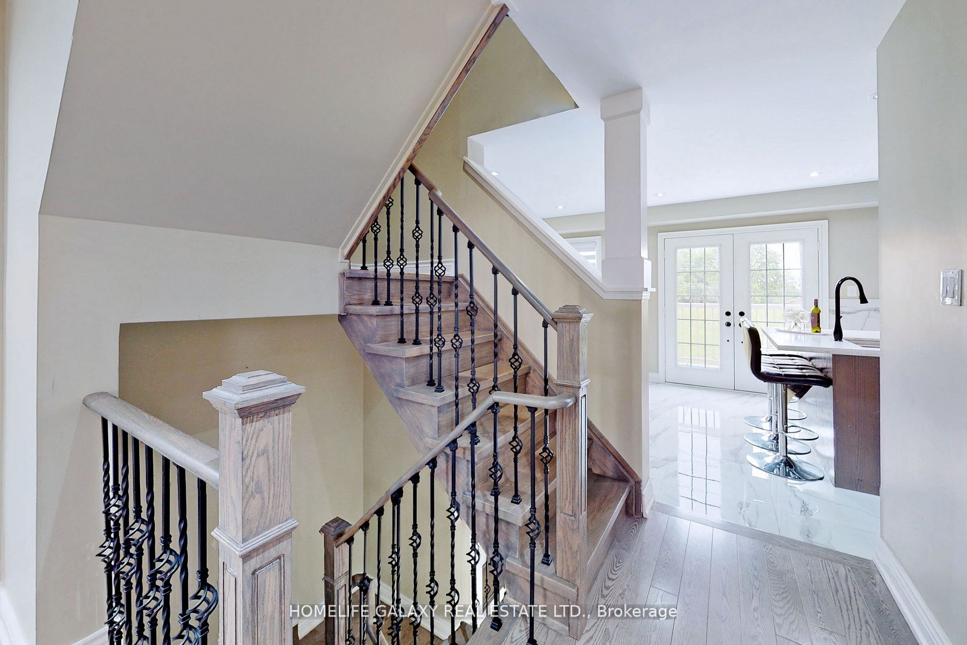 856 Audley Road N