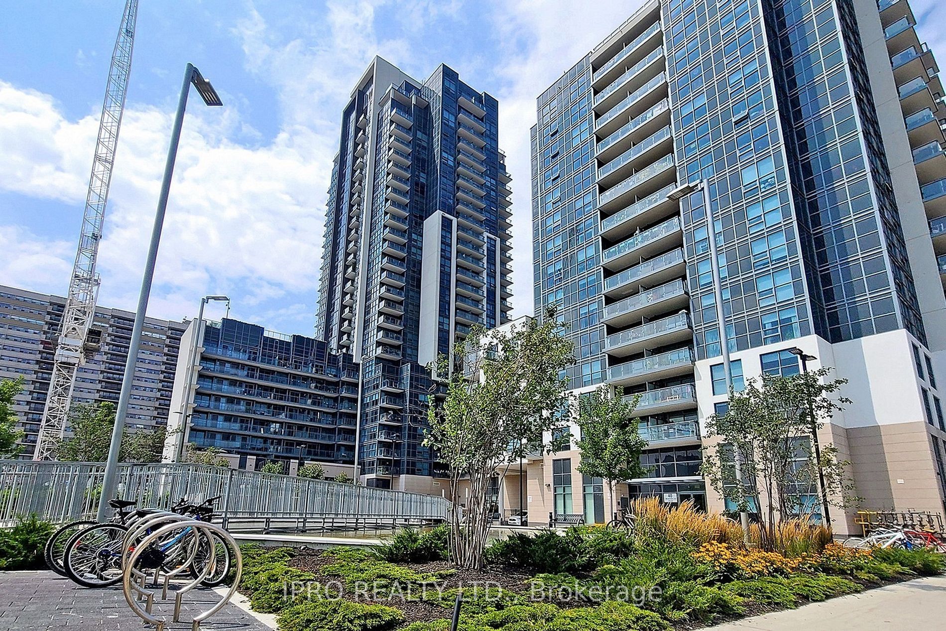 30 Meadowglen Pl, #515