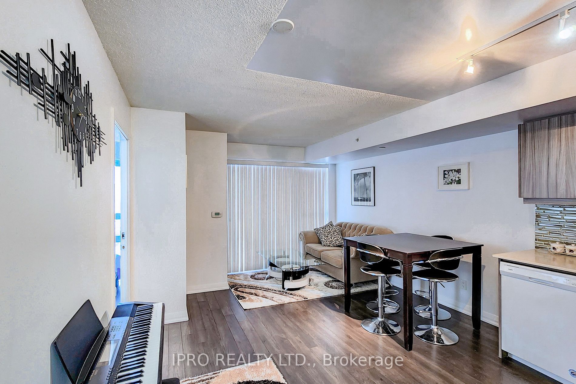 30 Meadowglen Pl, #515