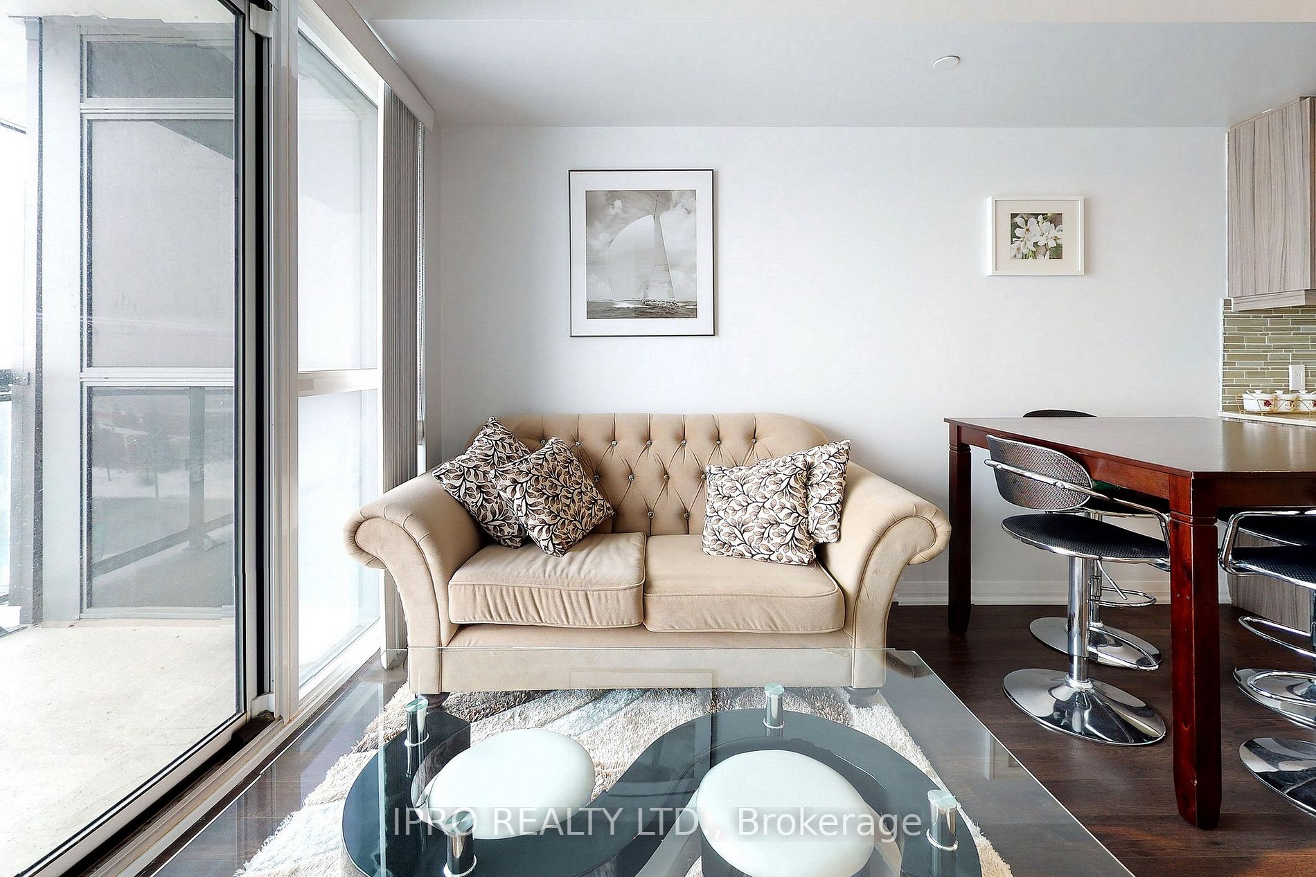 30 Meadowglen Pl, #515