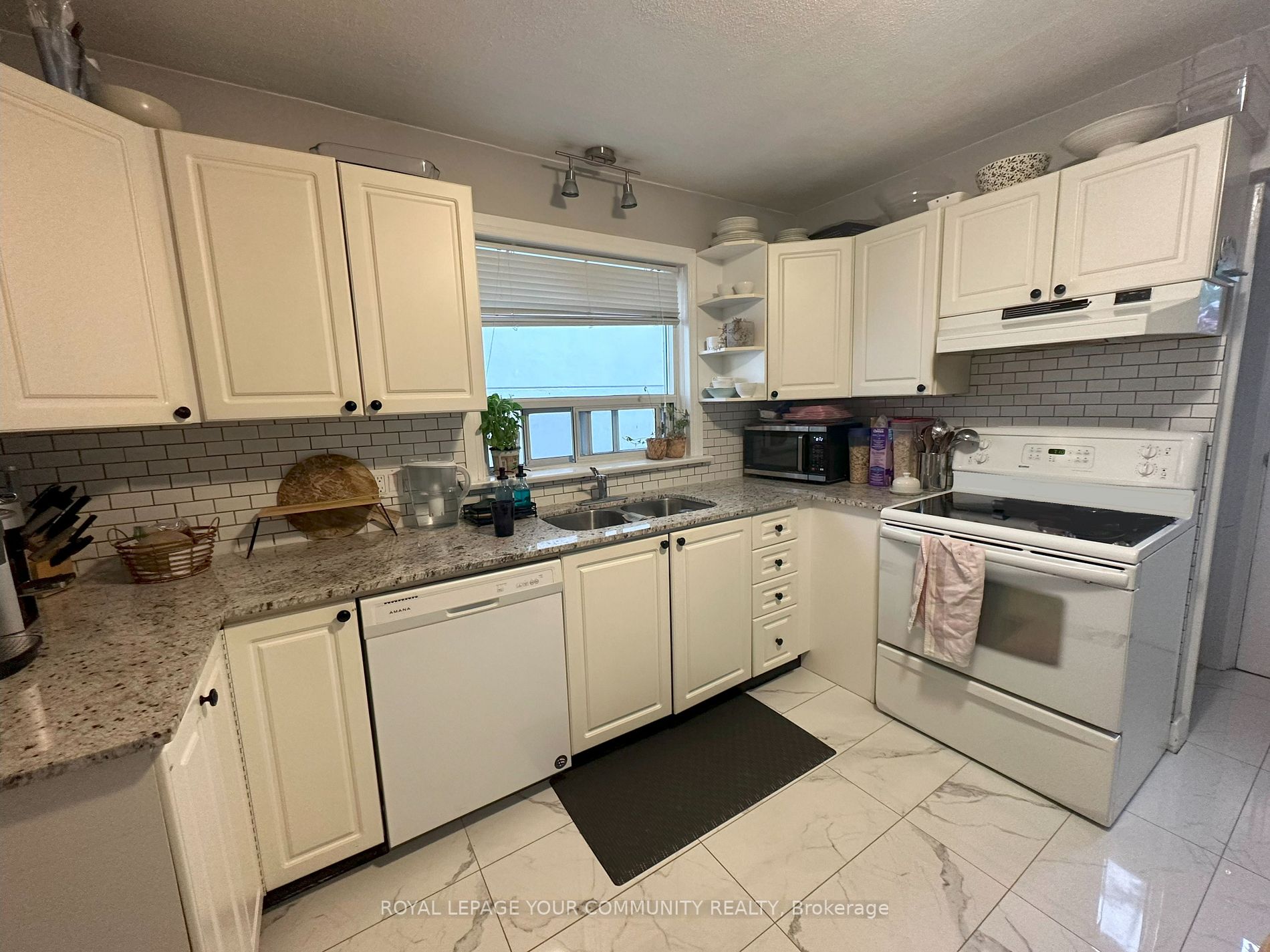 63 Derwyn Rd