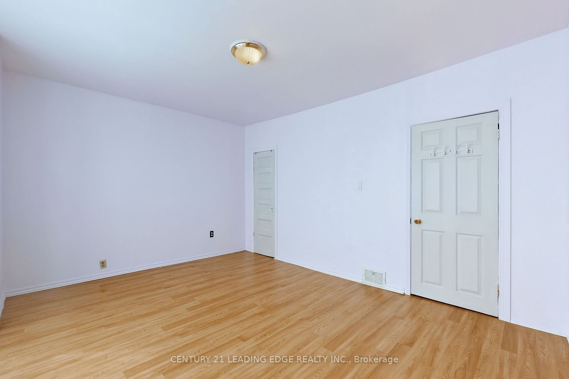330 Leslie St