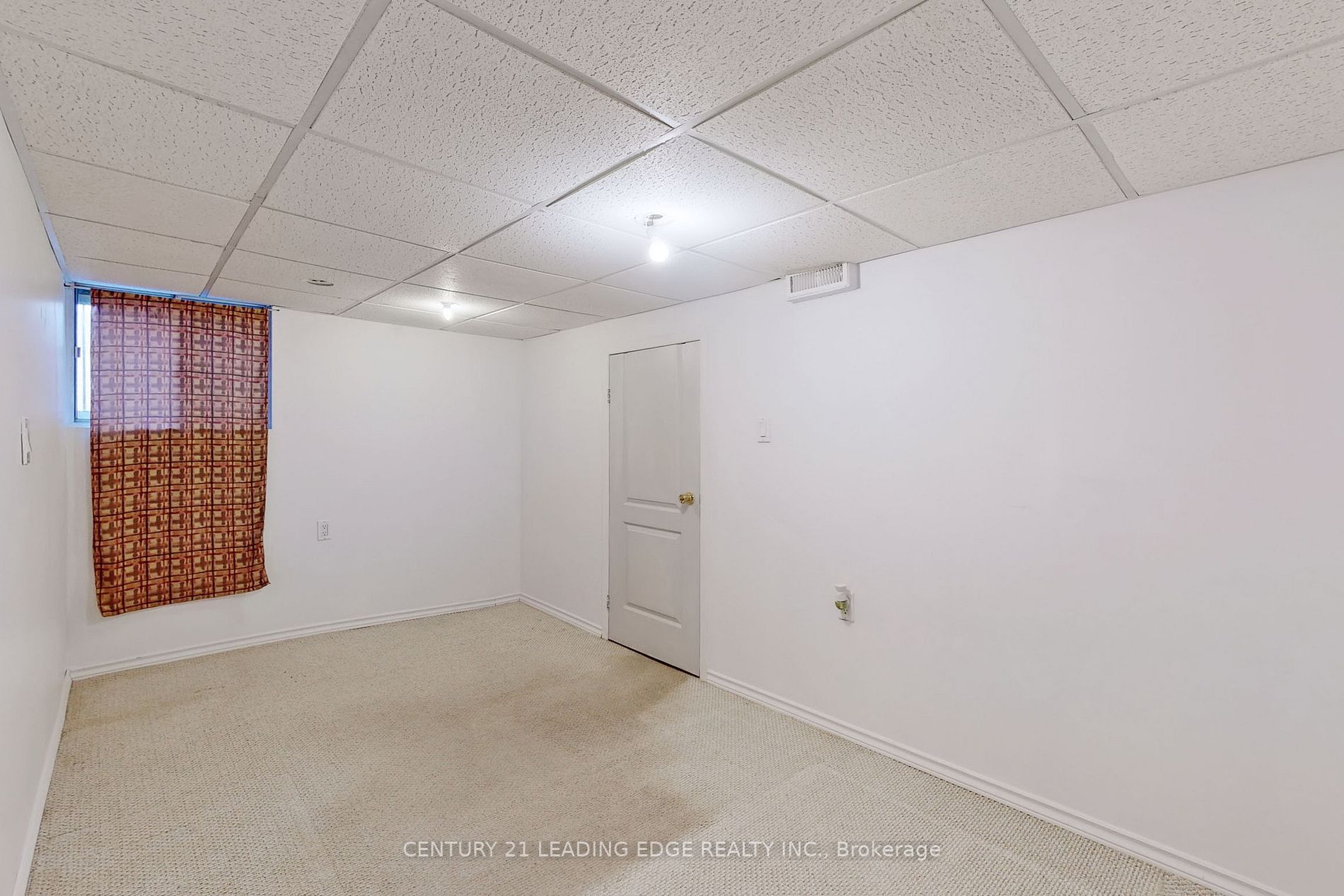 330 Leslie St
