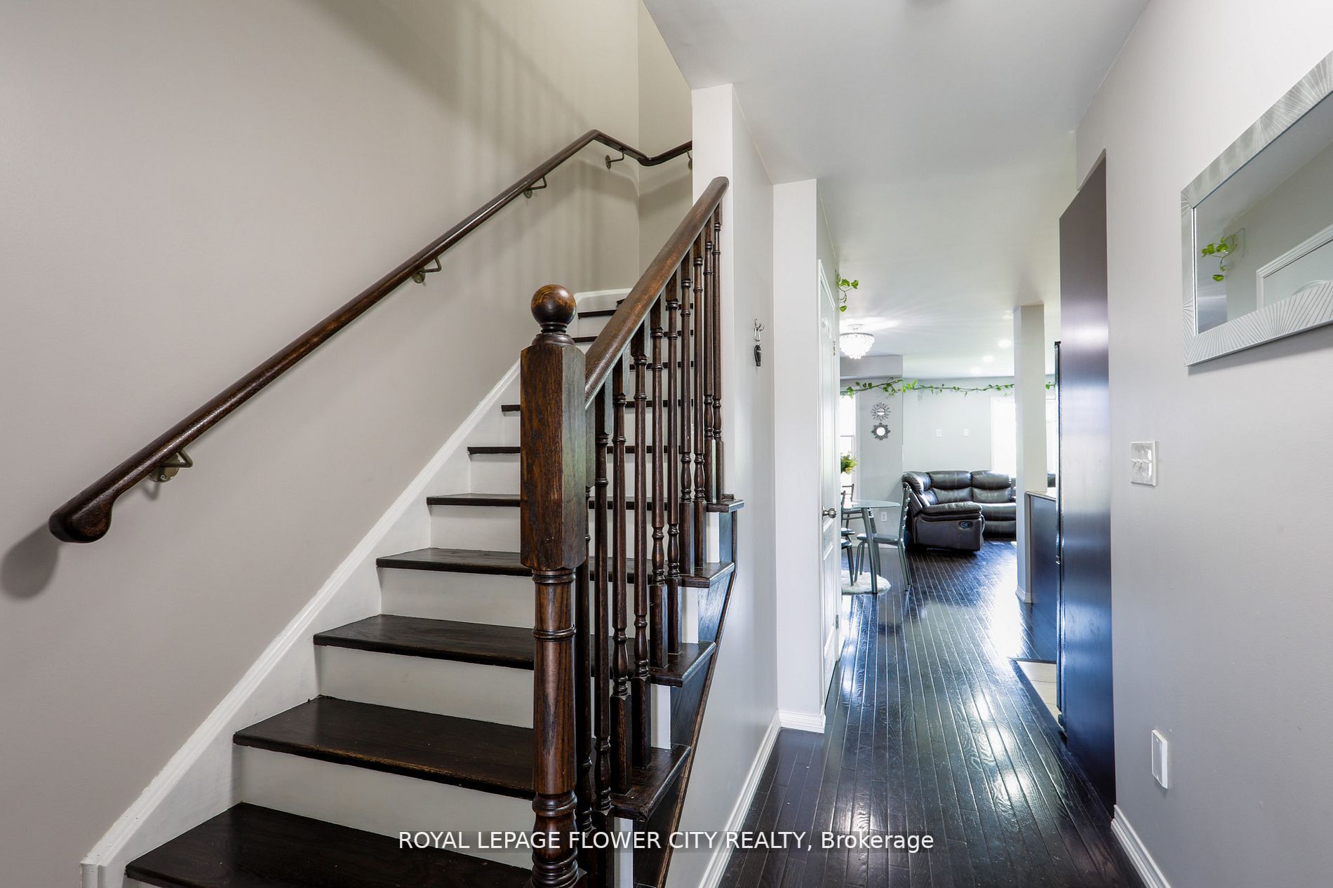 42 Lander Cres