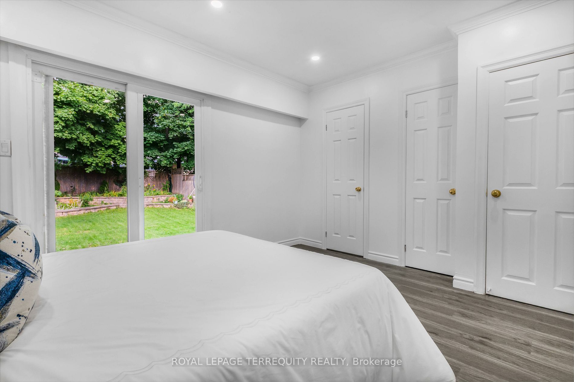 15 Point Grey Cres