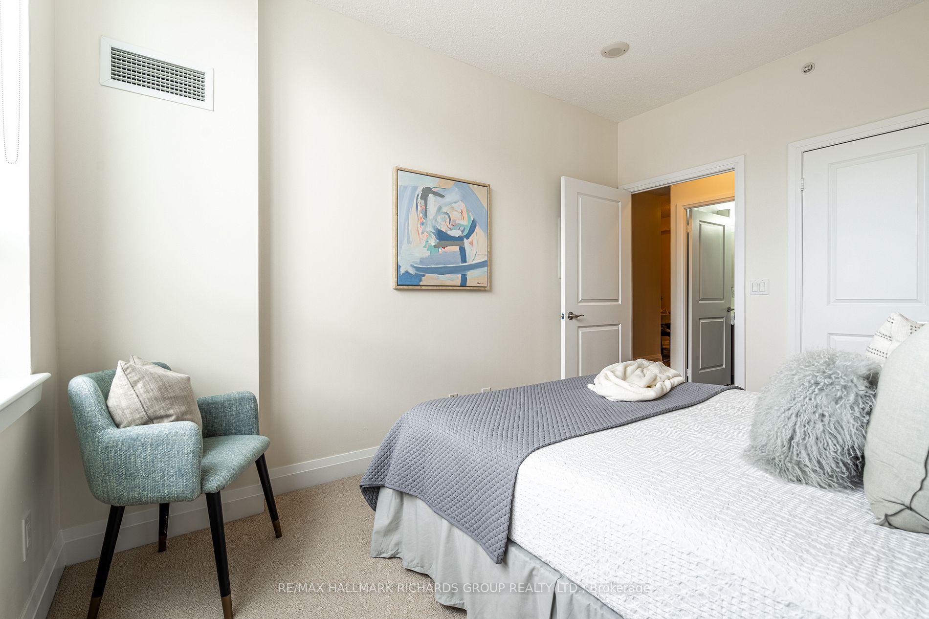 3520 Danforth Ave, #220