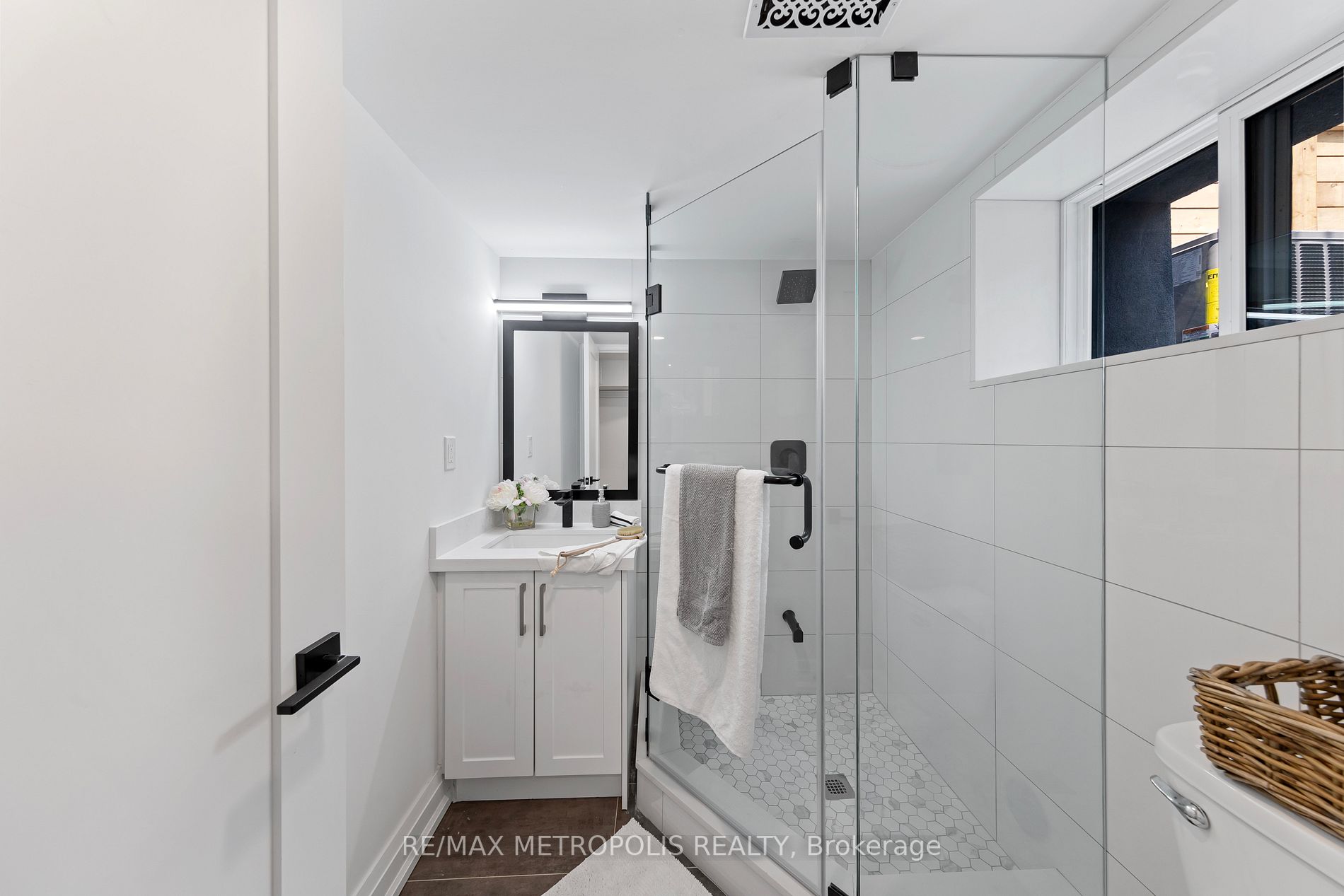 149 Carlaw Ave