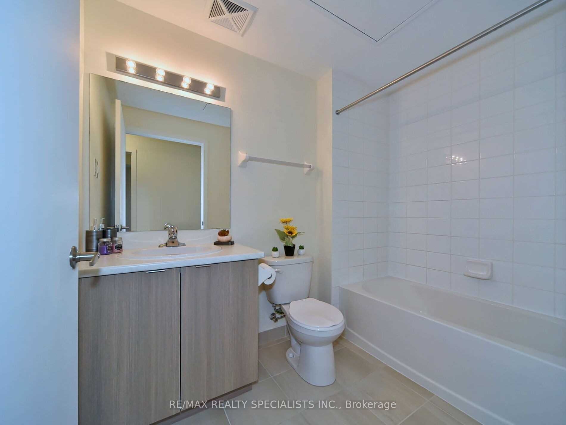 60 Orchid Place Dr, #Th-13