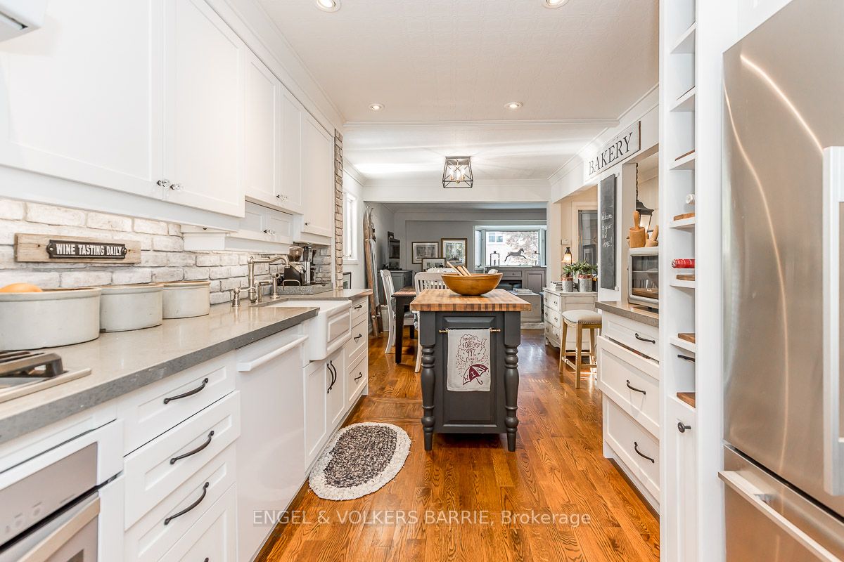 460 Paddington Cres