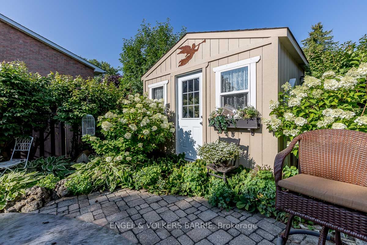 460 Paddington Cres