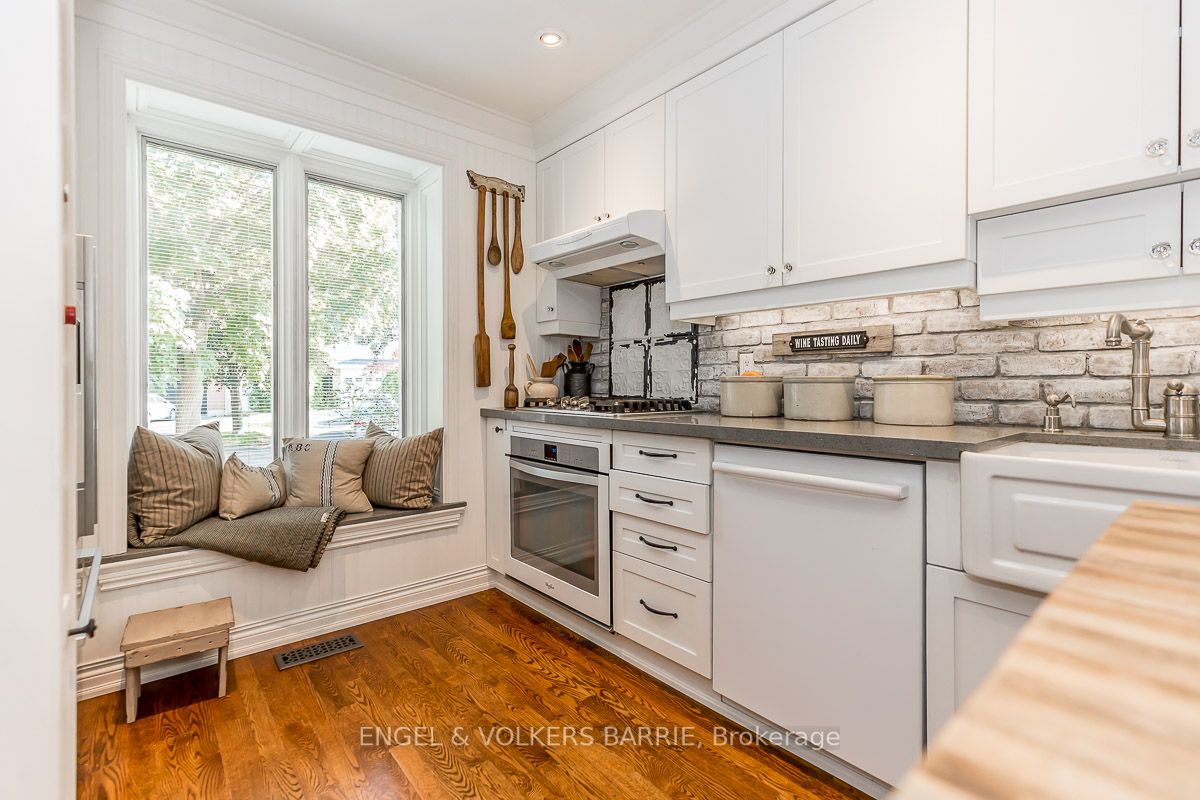 460 Paddington Cres