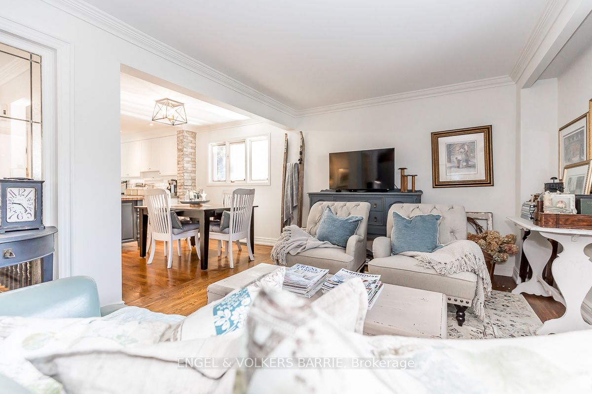 460 Paddington Cres